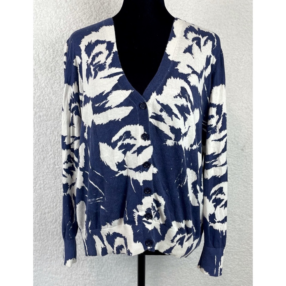 ST. JOHN’S BAY • Blue/White Floral Print V-Neck Long Sleeve Cardigan - Picture 16 of 16